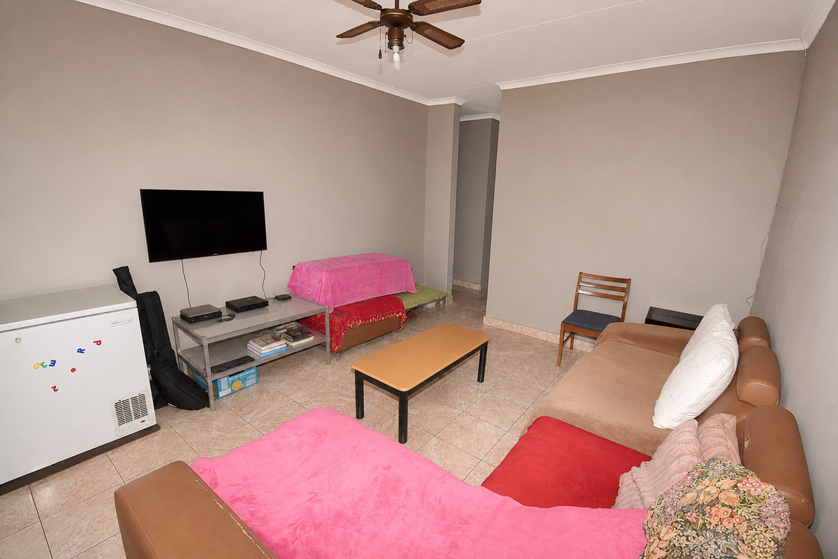 Third Floor Apartment - Photo 3