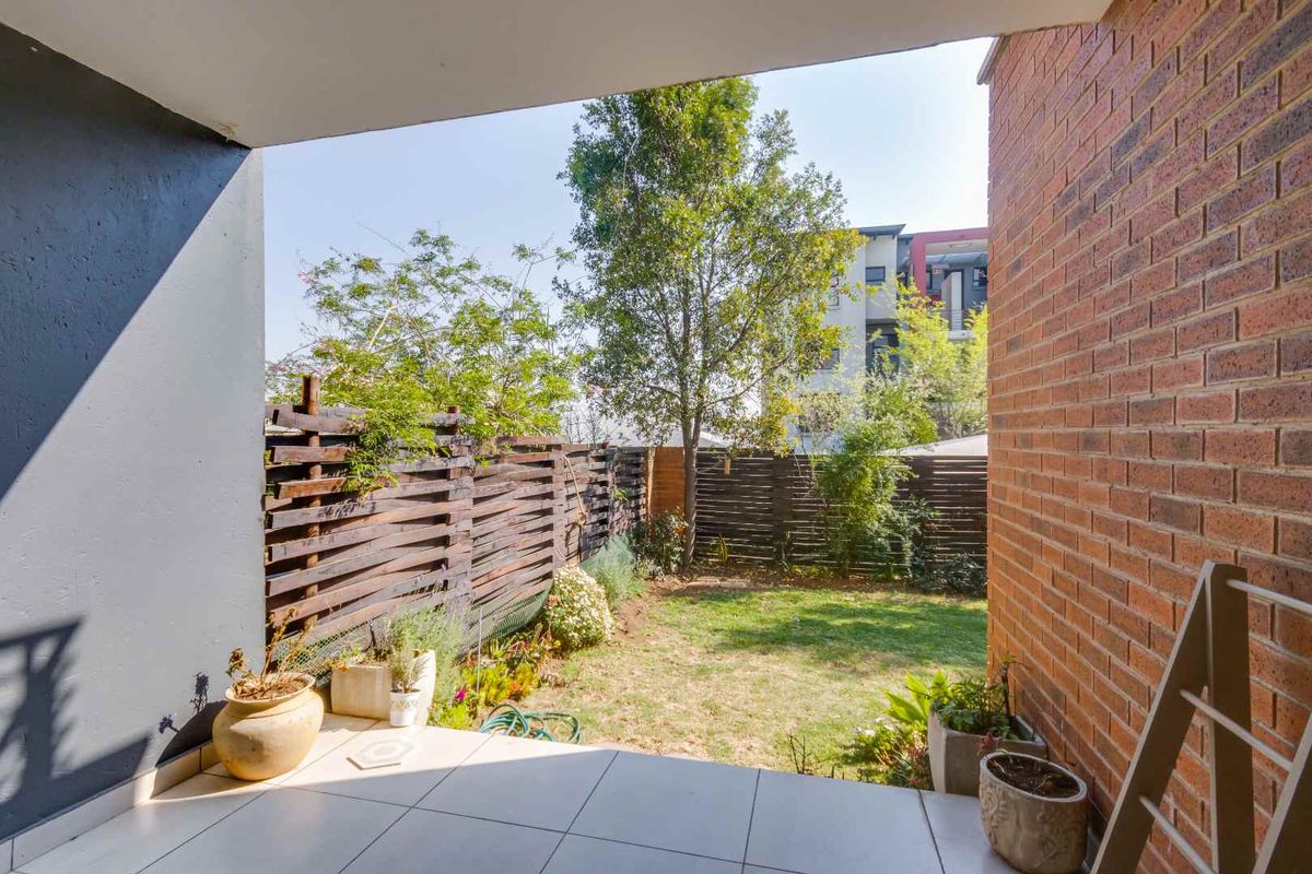 Modern 3 Bedroom Executive Garden Apartment - Photo 3