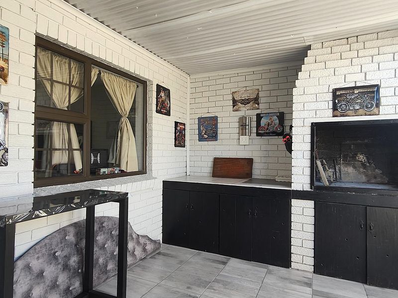 Charming 2 Bedroom Renovated Townhouse in Secure Hartenzicht, Hartenbos - Photo 8