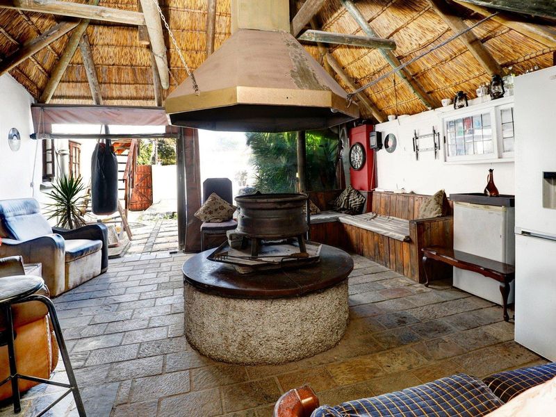 Beautiful and Unique home! - Photo 5