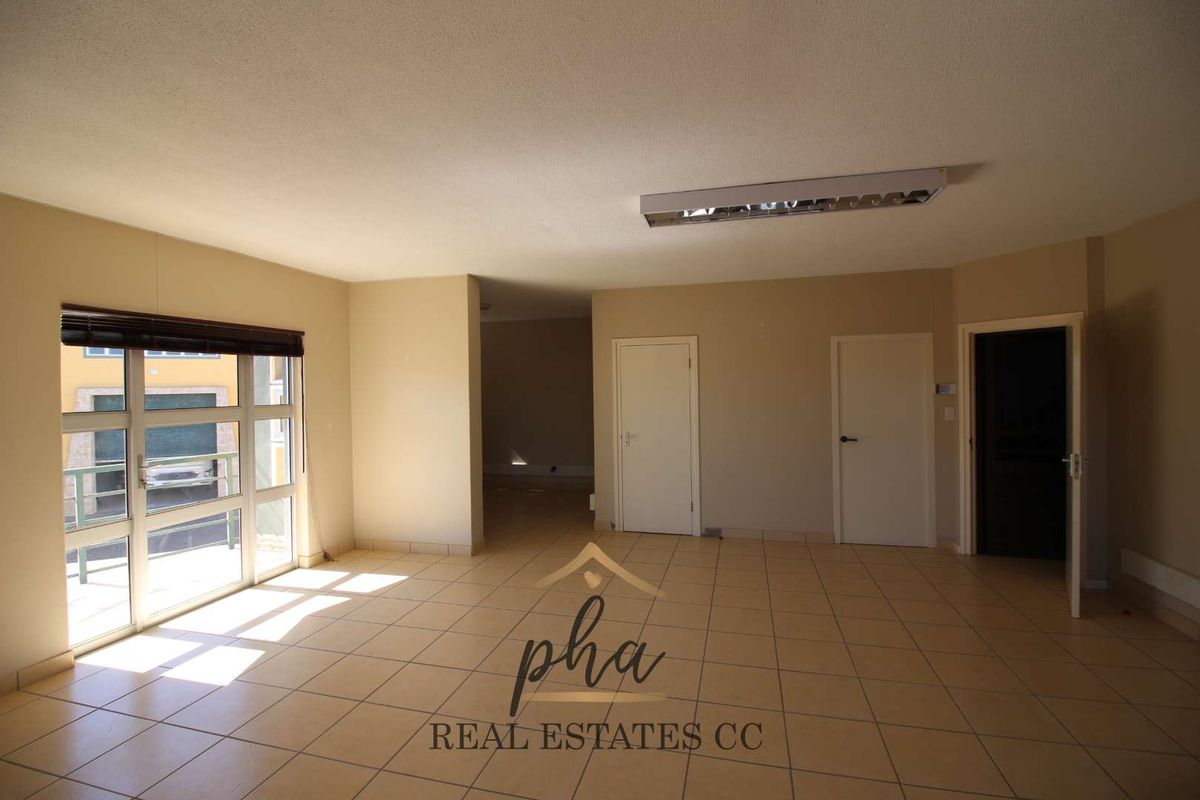 Warehouse with offices for sale - Swakopmund (Industrial) - Photo 4