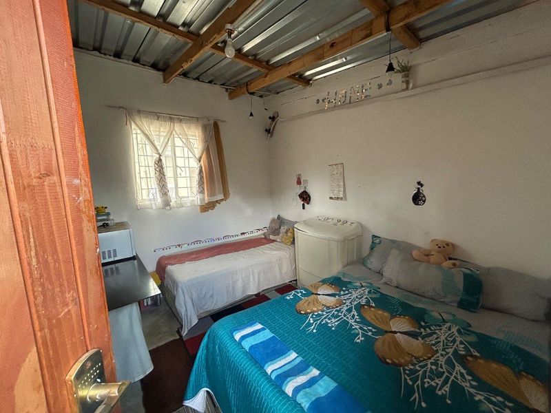 14 Bedroom house in Laudium - Photo 10