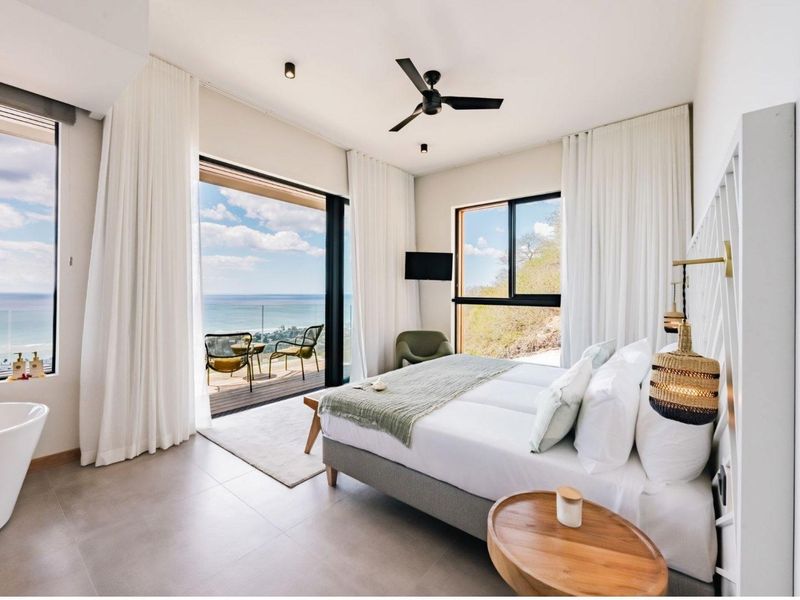 Ultimate Luxury Living - Where Prestige Meets Paradise. - Photo 3