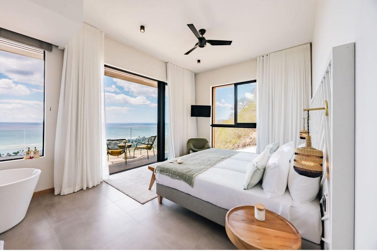 Ultimate Luxury Living - Where Prestige Meets Paradise. - Photo 3