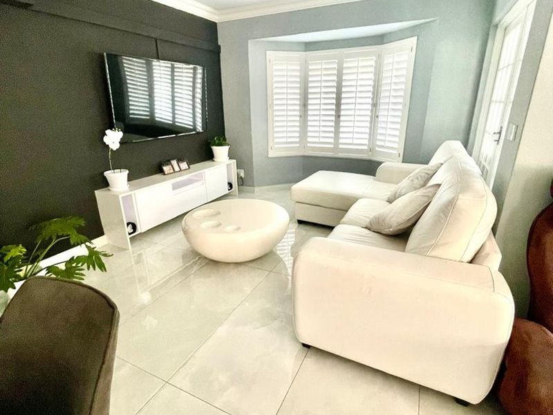 Price reduced , back on the market, stunning 3 bedroom home - Photo 1