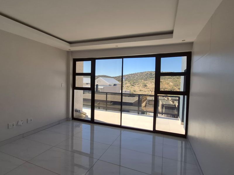 A Home That Defines Excellence - To Let in Kleine Kuppe - Photo 3