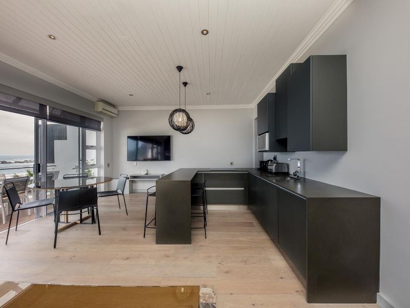 Camps Bay Luxury: Dual Airbnb Apartments with Ocean Views! - Photo 7