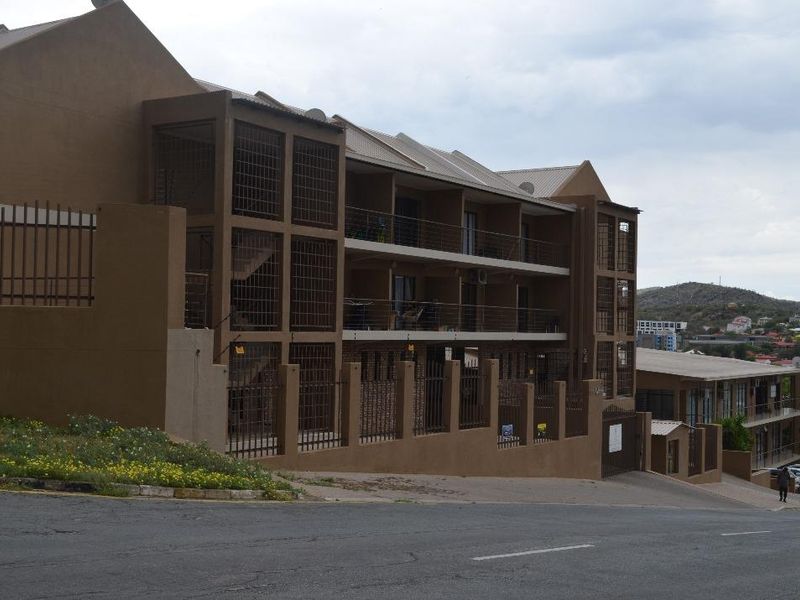 City View! One Bedroom Apartment on the ground floor. - Photo 9