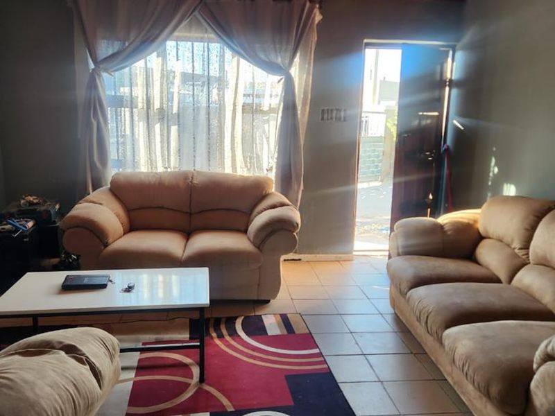 Three-Bedroom House for Sale in Mfuleni - Photo 4