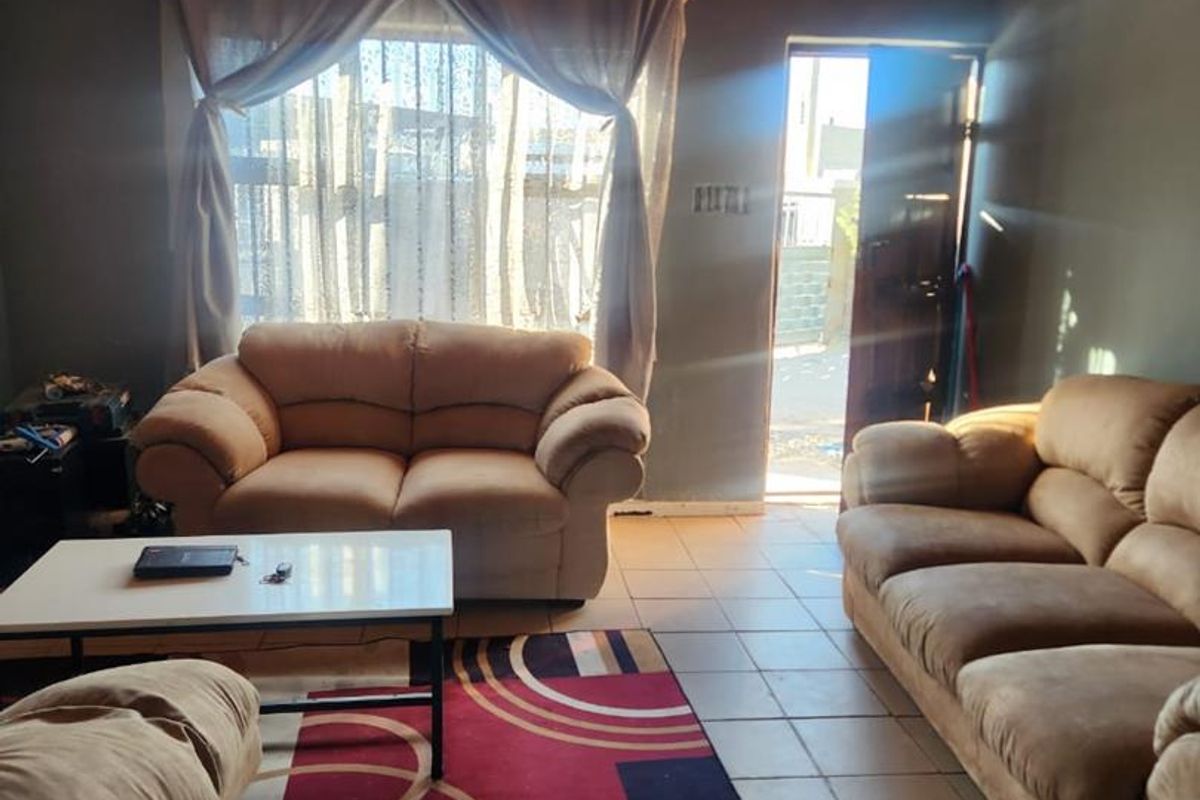Three-Bedroom House for Sale in Mfuleni - Photo 4