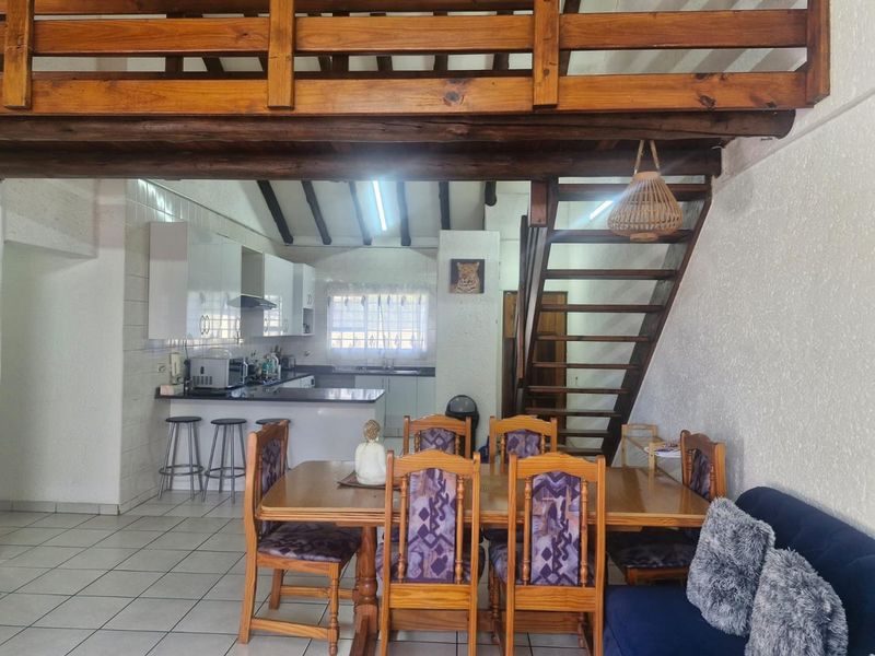 Three Bedroom Apartment with huge upstairs loftFor Sale in Great Location - Photo 6