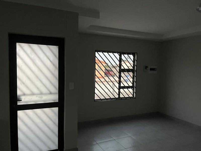 Brand new house for sale - Photo 3