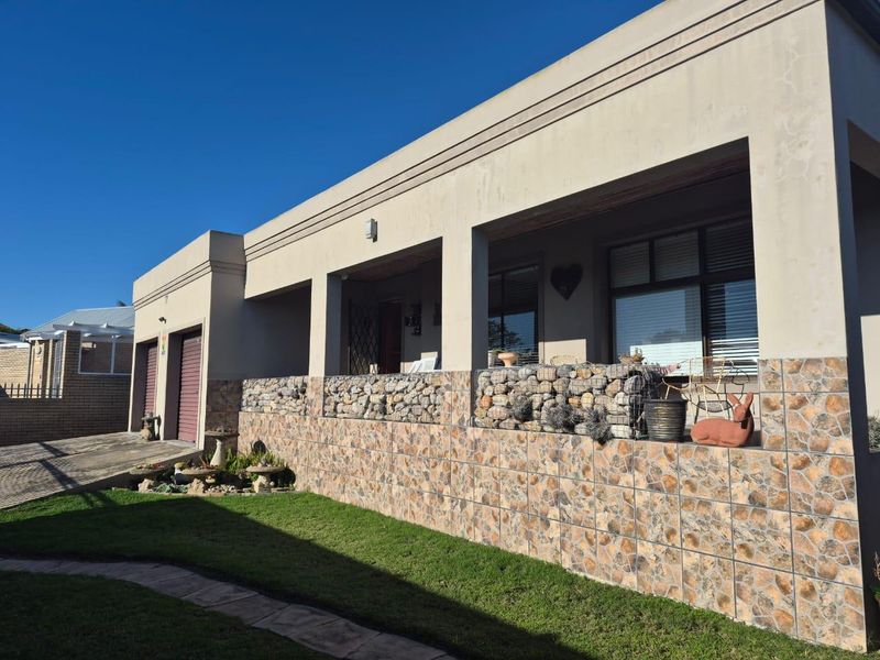 Lovely 3 bedroom home for sale in Reebok, Groot Brak River - Photo 2