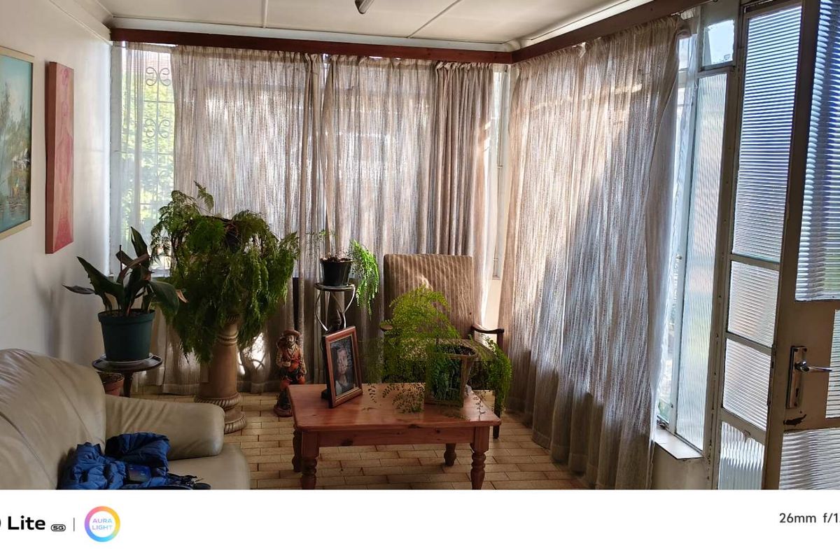 Cute and Cosy Family Home - Photo 2