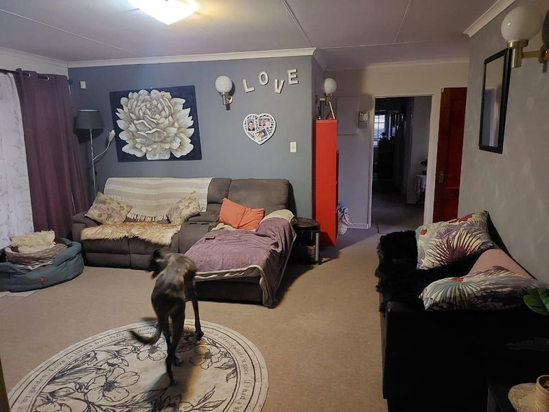 3 Bedroom Home for Sale in Secure Complex. - Photo 4