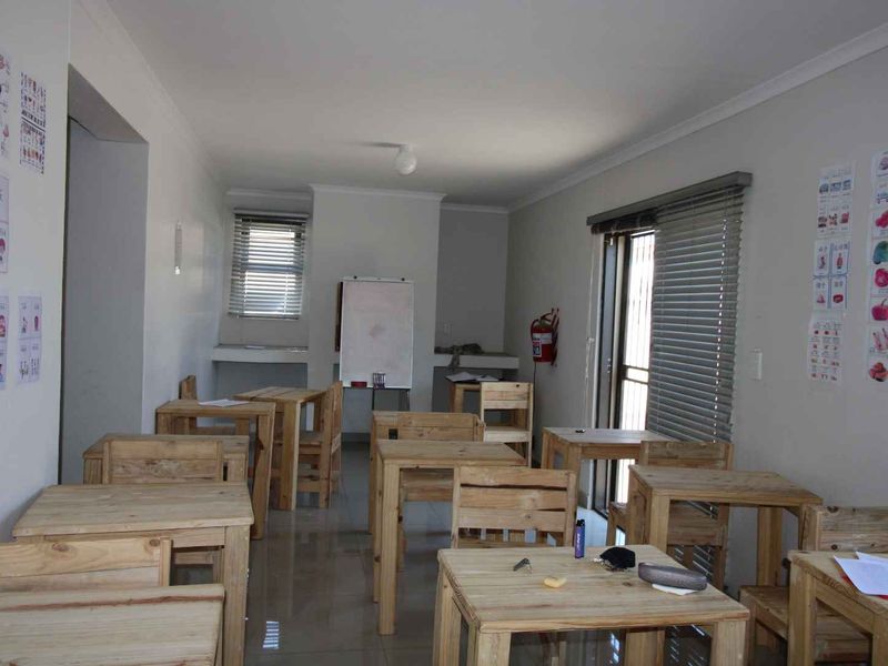 Perfect located close to Industrial area! - Photo 3