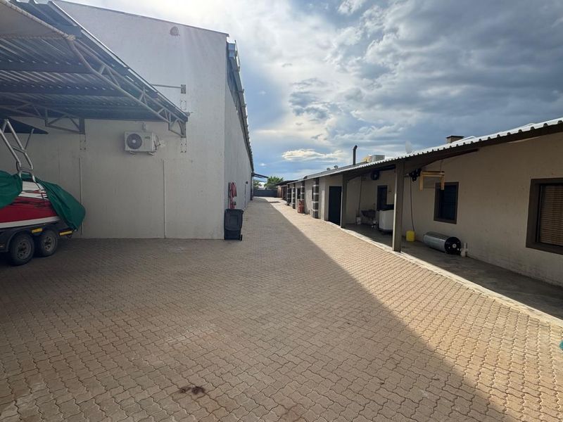 Large Industrial Property for Sale - Photo 4