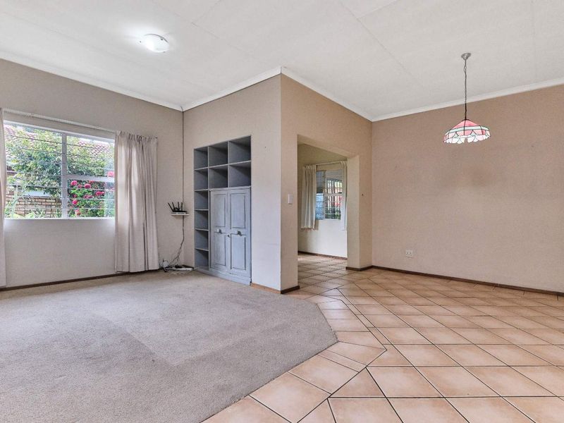 Secure Family Living in Sundowner - Photo 3