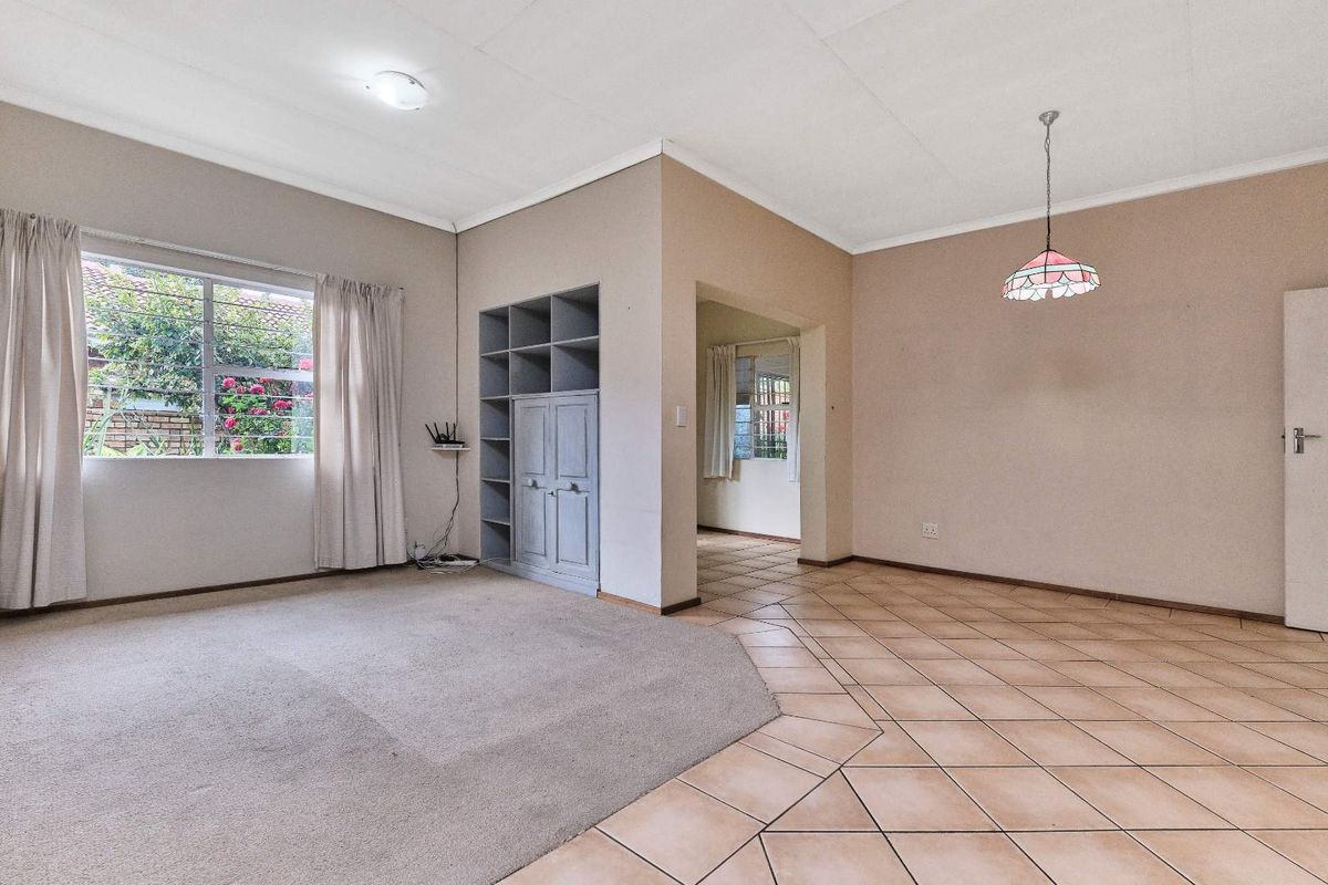 Secure Family Living in Sundowner - Photo 3