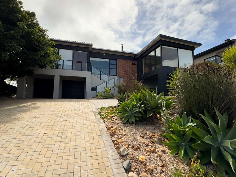 Coastal home with stunning view - Photo 3