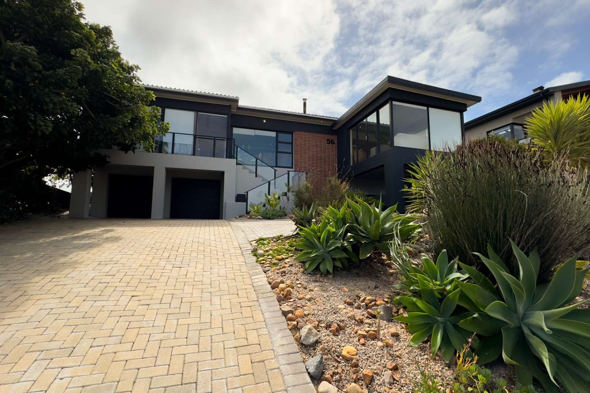 Coastal home with stunning view - Photo 3