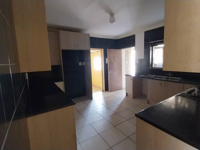 Spacious 3BR Home with Entertainment Area & Ample Parking - Photo 8