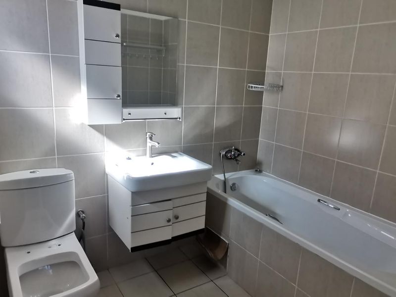 WELL-MAINTAINED 2 BEDROOM 2 BATHROOM APARTMENT FOR SALE IN ELISENHEIM: JERICHO HEIGHTS - Photo 4