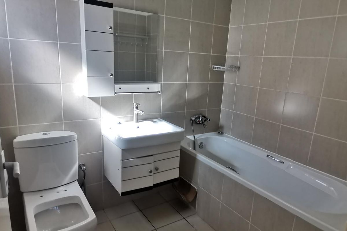 WELL-MAINTAINED 2 BEDROOM 2 BATHROOM APARTMENT FOR SALE IN ELISENHEIM: JERICHO HEIGHTS - Photo 4
