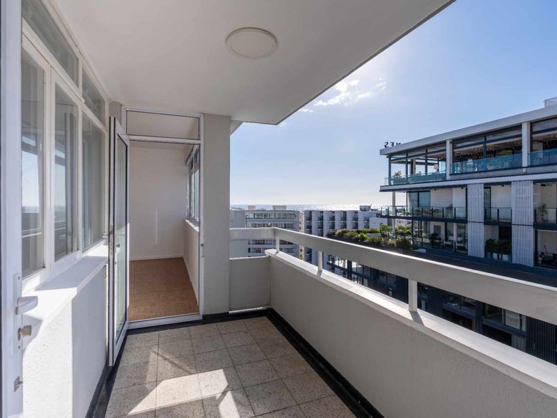 Spacious 3-Bed Fresnaye Home with Balcony & Scenic Skyline - Photo 10