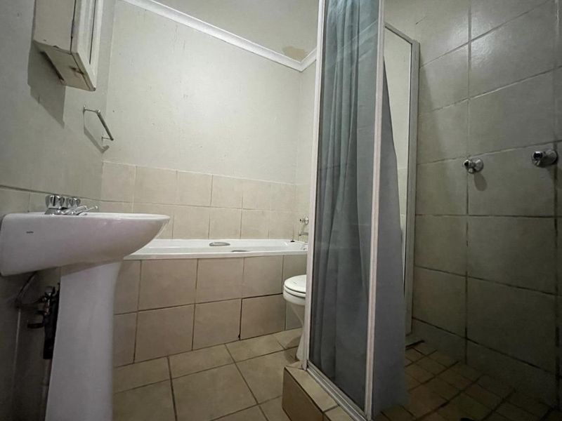 Specious 2Bedroom, 1Bathroom Top Floor Apartment to Rent at Pebble Falls, Boksburg - Photo 8