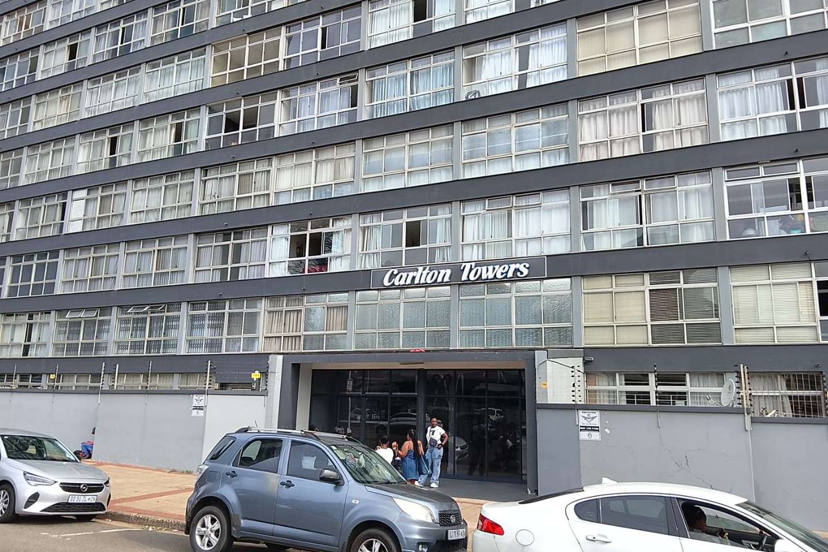 🌊 Rare Find in North Beach – Sea-Side Living with Iconic Stadium Views! 🌊 - Photo 2