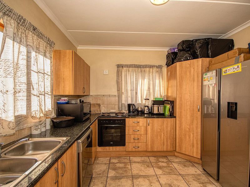 Meyersig 3 Bedroom family home! - Photo 4