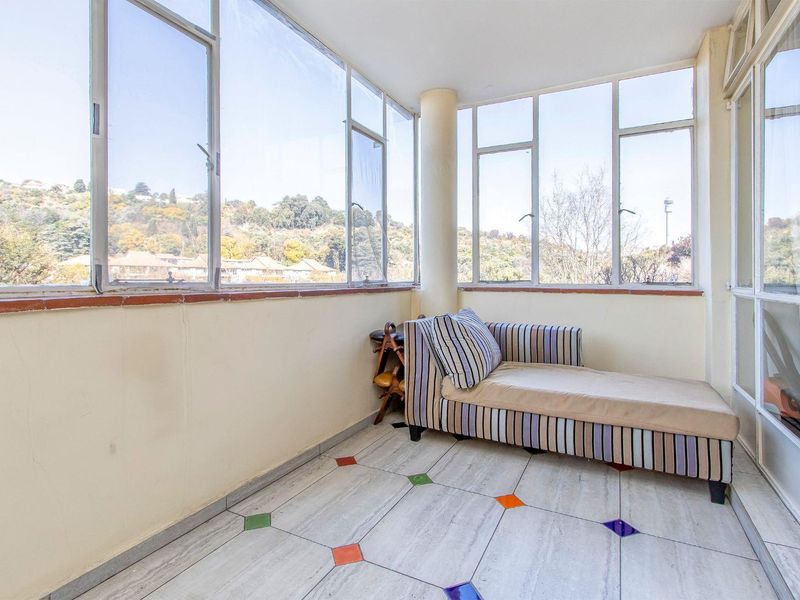 Spacious 2 Bedroom,2 Bathroom apartment in Killarney - Photo 9