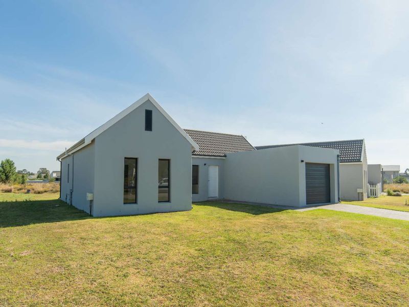 Wedgewood Golf Estate Living: Golf, Nature & Work-from-Home Comfort! - Photo 10