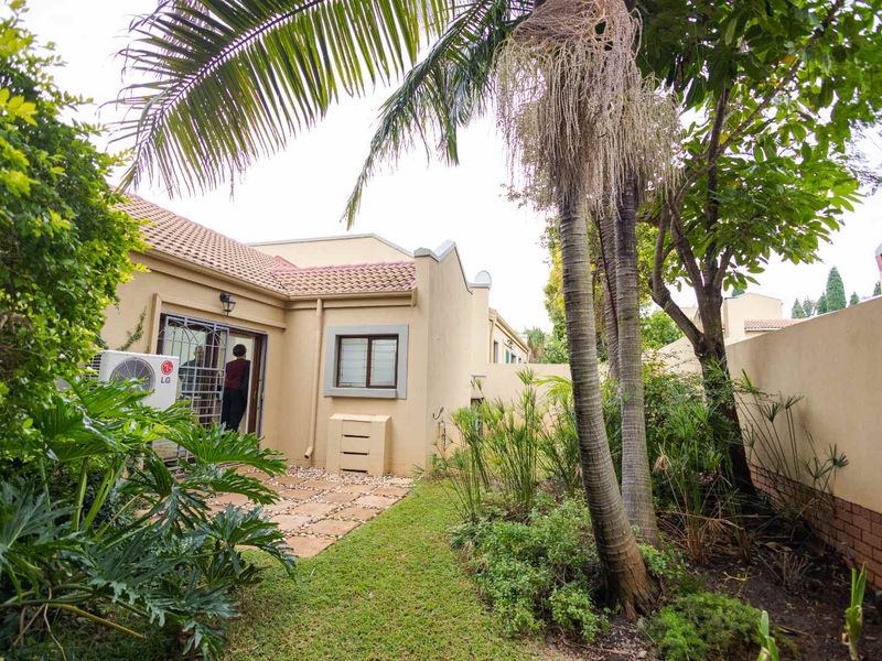 Newly Renovated 3 Bedroom Within Lifestyle Estate - Photo 3