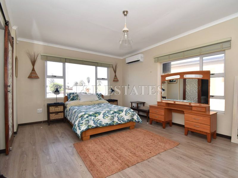 PRIME LOCATION WITH STUNNING LAGOON AND SEAVIEWS - Photo 8