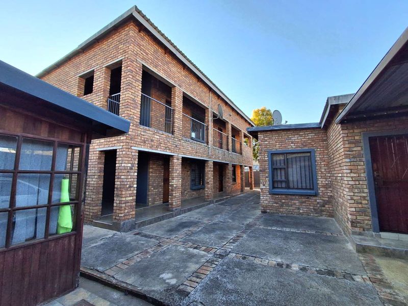 Three bedrooms house with an extra income of R31 000 for sale in Silverton - Photo 2