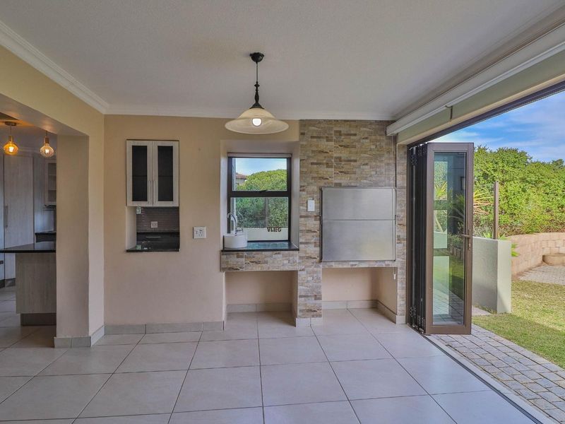 Spacious Estate Living - Photo 10
