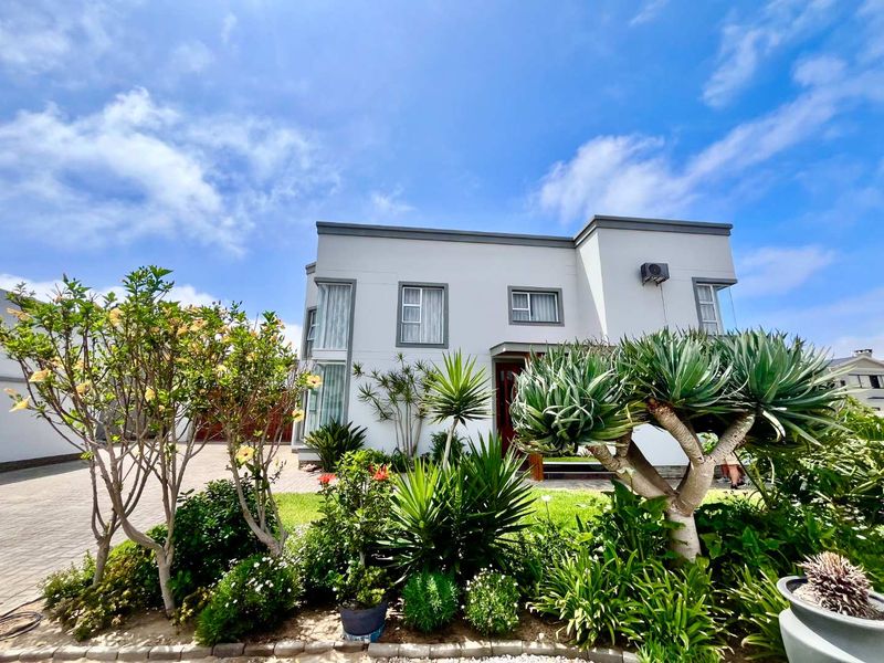 PERFECT FAMILY HOME TO RENT - Photo 1