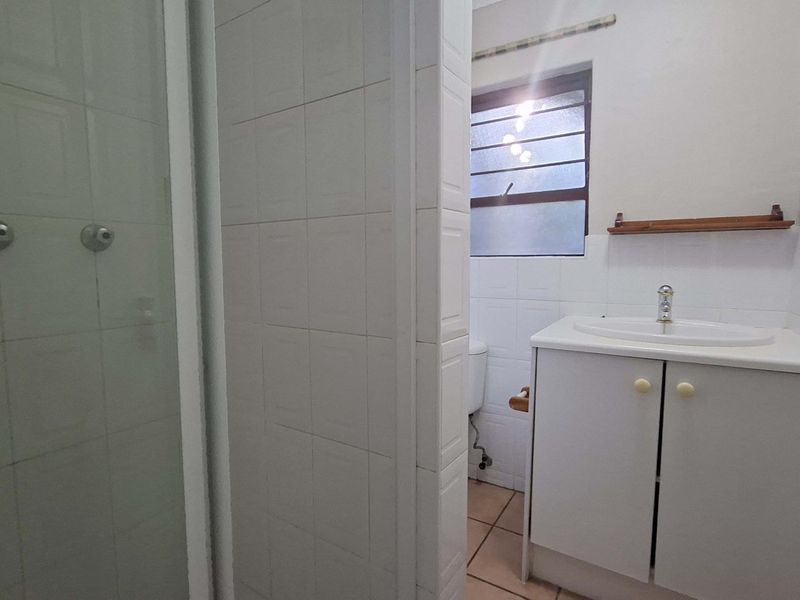 3 Bedroom, 2 bathroom Cluster with Private Pool in Secure Beverley Estate - Photo 10