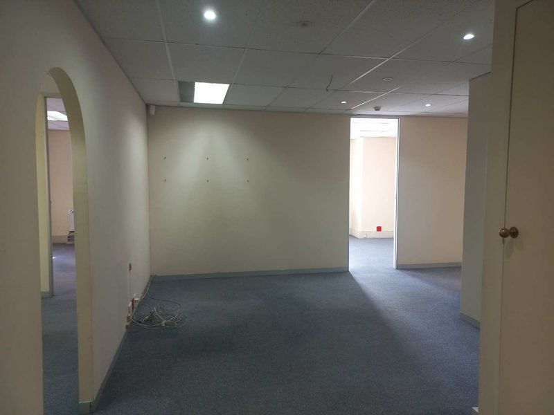 Office space with generator, borehole, and 24hr security! - Photo 7
