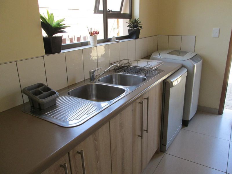 Modern double storey house close to all amenities - Photo 5