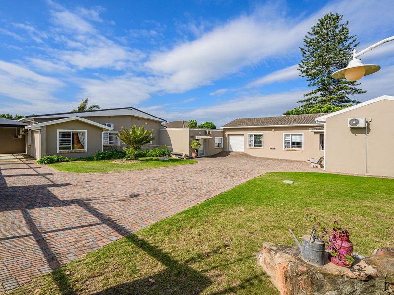 EXECUTIVE HOME FOR SALE IN BEVERLEY GROVE - Photo 3