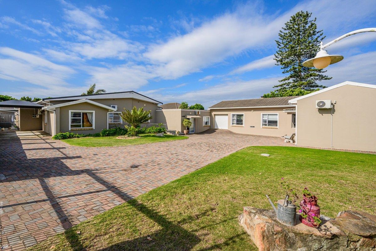 EXECUTIVE HOME FOR SALE IN BEVERLEY GROVE - Photo 3