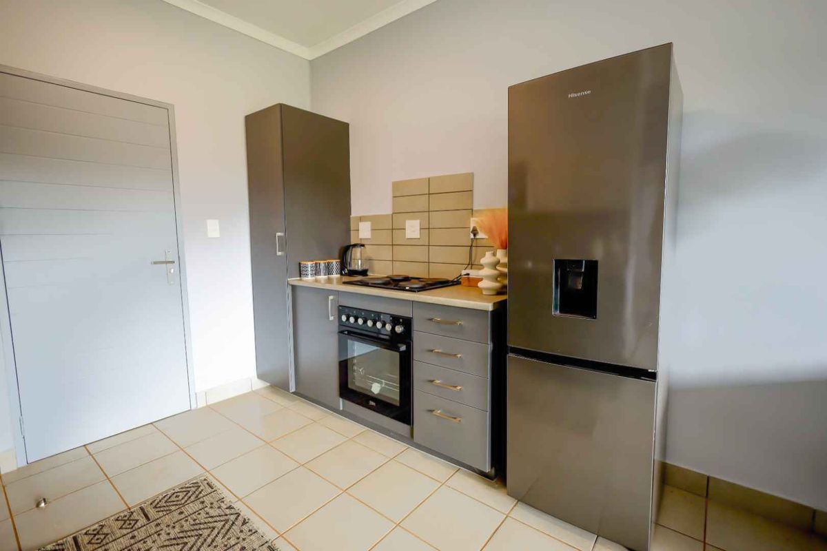 Brand new Ultra-modern 2 Bedroom, 2 Bathroom Apartment in Montana area. Excellent Investment! - Photo 5