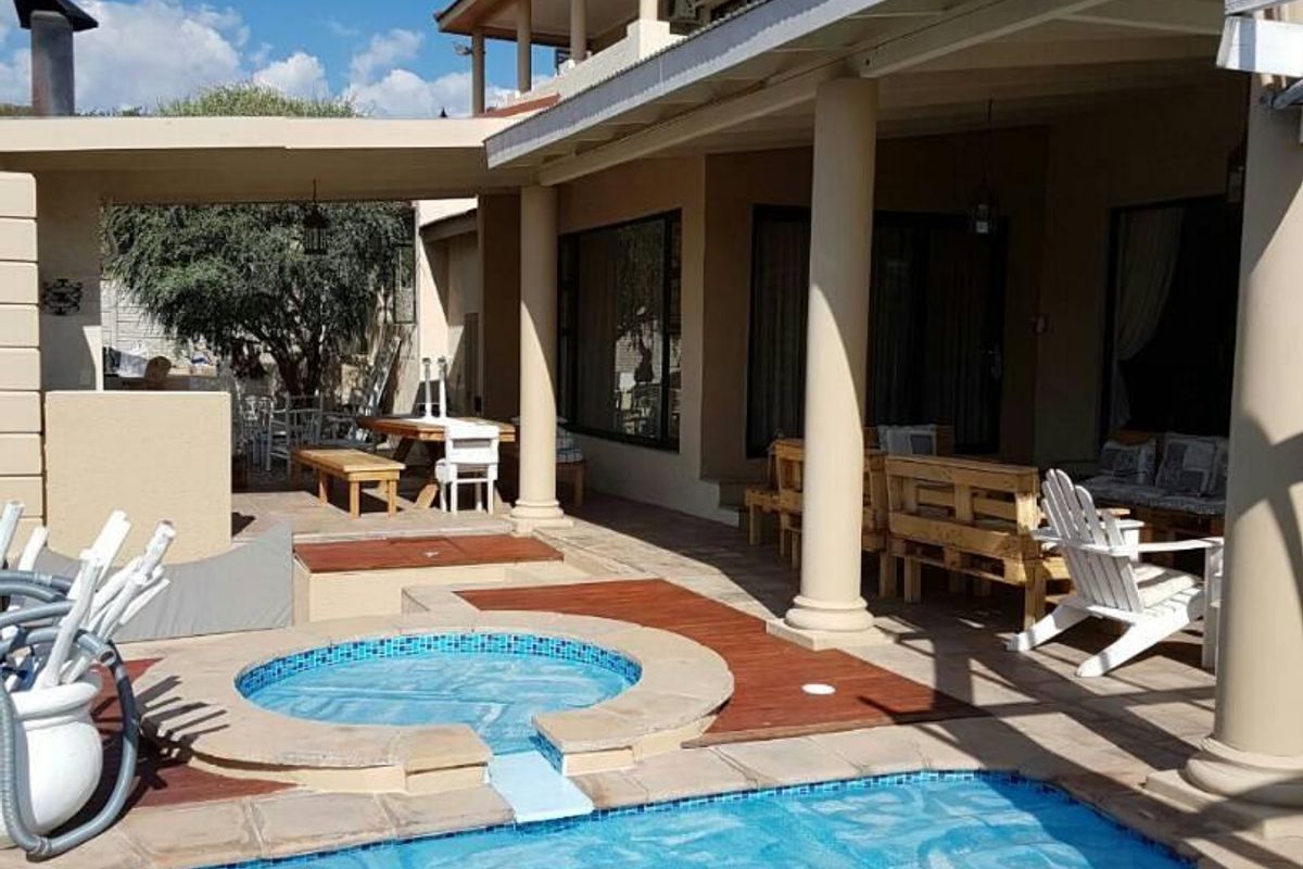 Double storey Mansion for sale - Photo 2