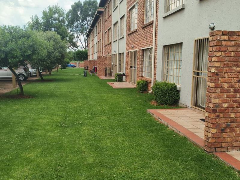 2 bedroom ground floor unit, great investment or first time buy! - Photo 8