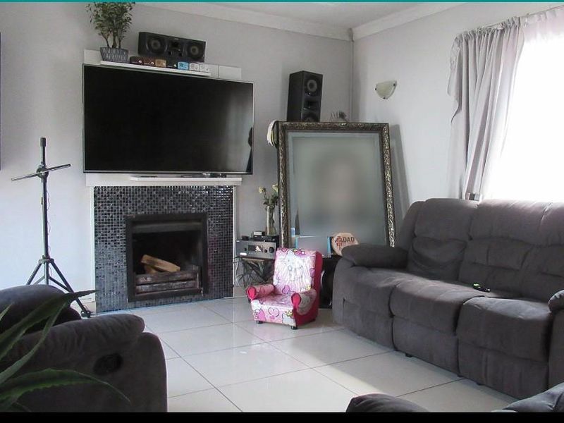 Large family home - Photo 3