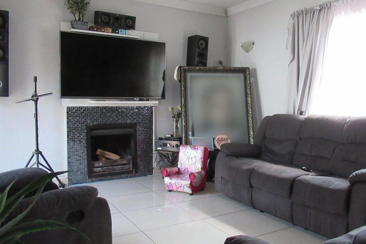 Large family home - Photo 3