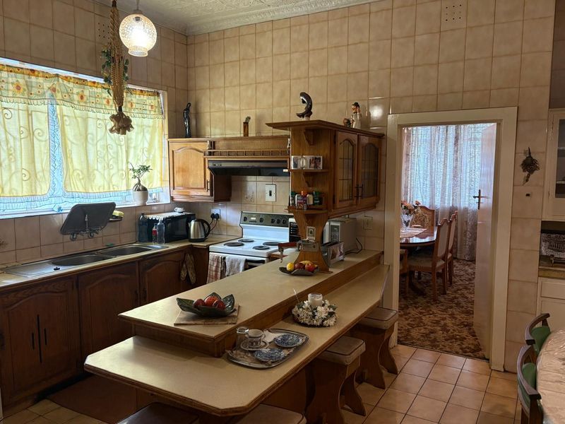 Secure suburban living - Photo 9